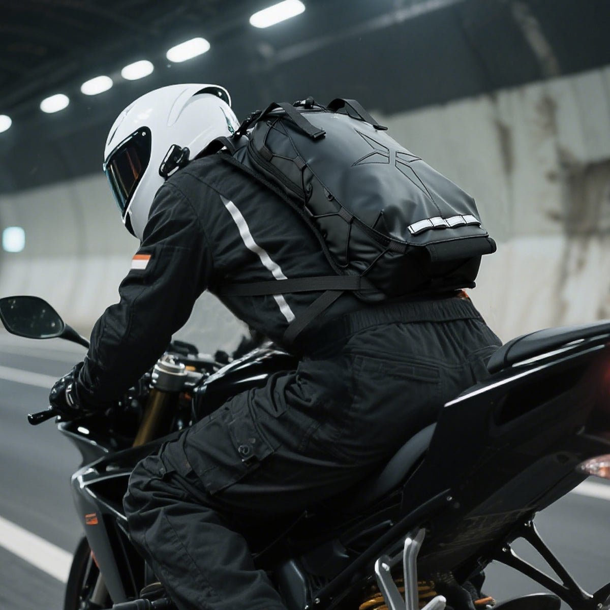 TIGERNU T-B9888 Waterproof Cycling Backpack 8L Full-Face Helmet Compatible