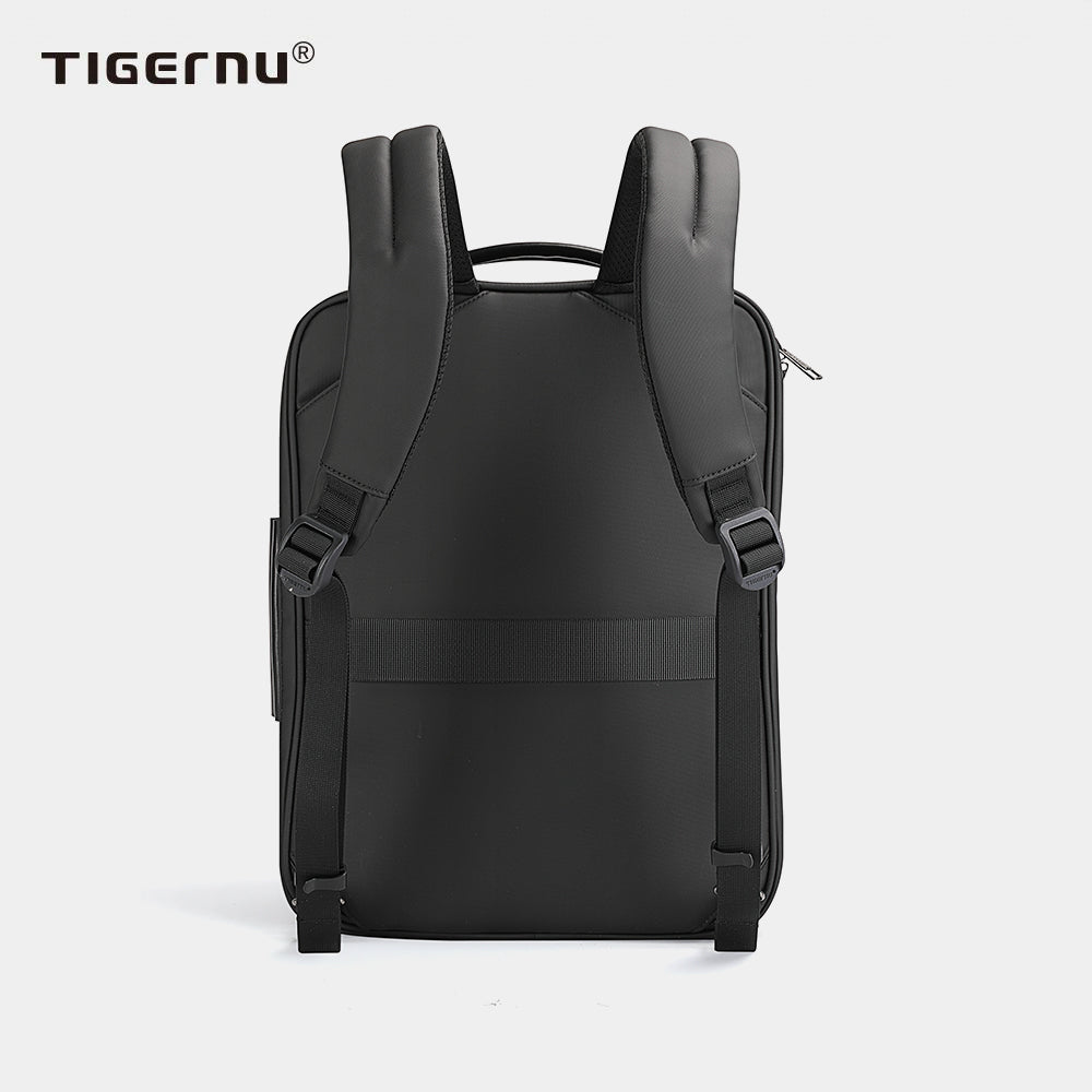 The back display of the black backpack model T-B3920
