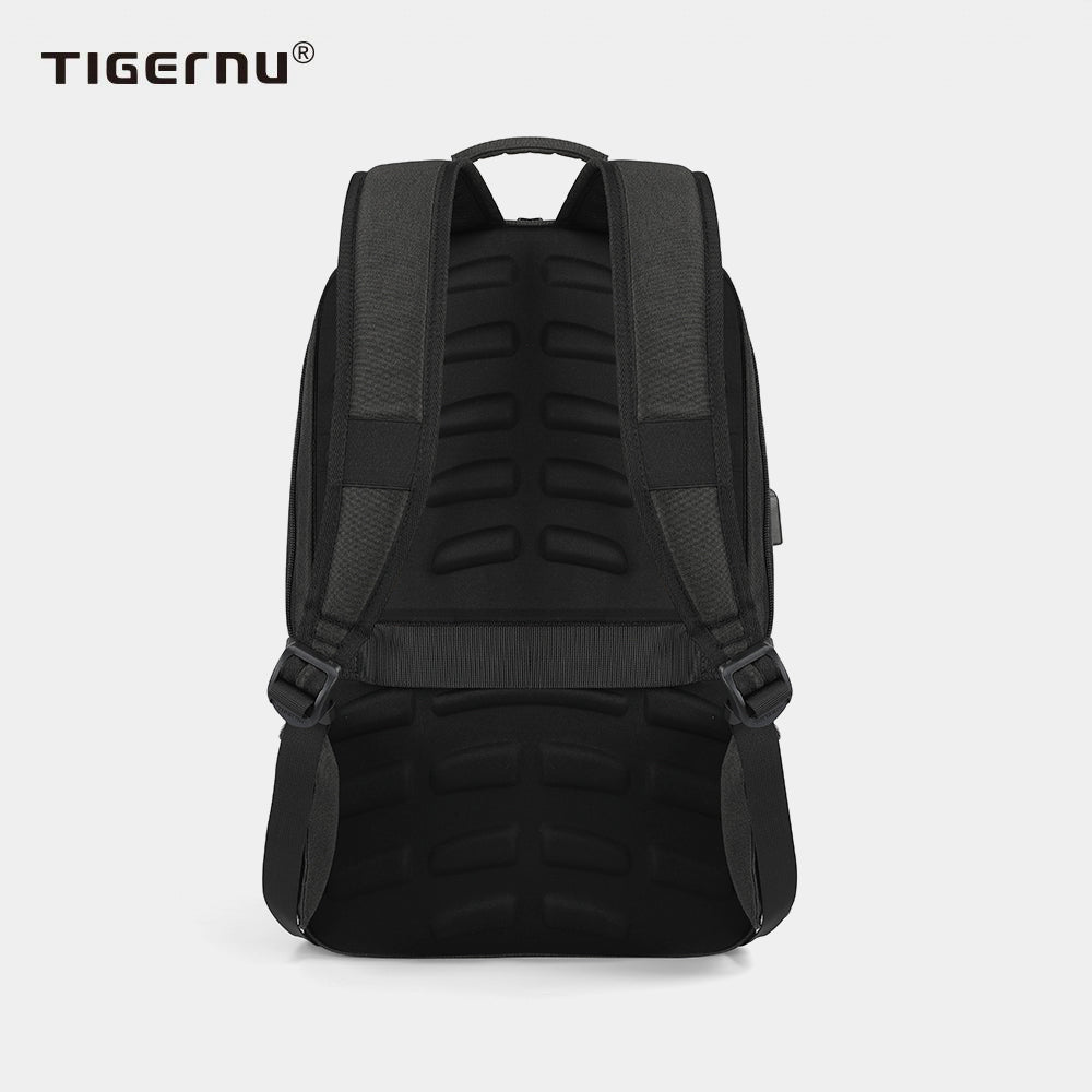 The back display of the black backpack model T-B3928